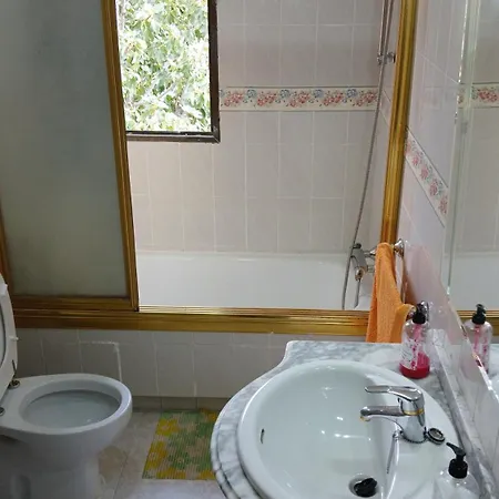 Privada Familiar Bed and Breakfast *